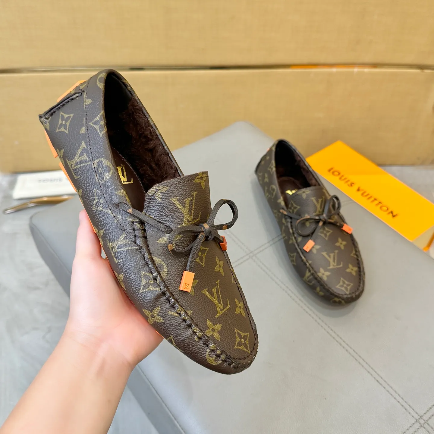 Factory price: 460💰 [LV] Autumn and winter style fur integrated 2025 men's beanie shoes (top version in the market) presbyopic leather ➕ real wool lining, original packaging. Size: 38-45